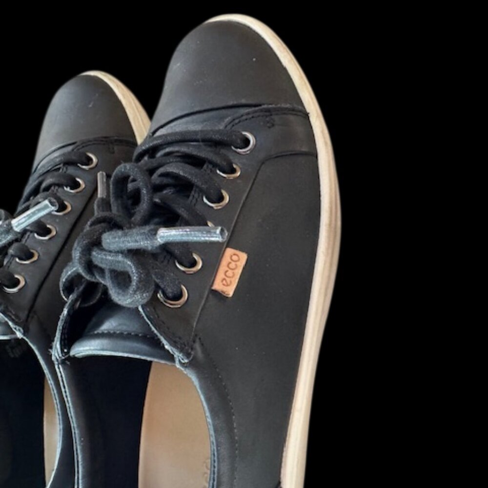 Ecco Women's Lace Up Sneaker Black Leather 9-9.5